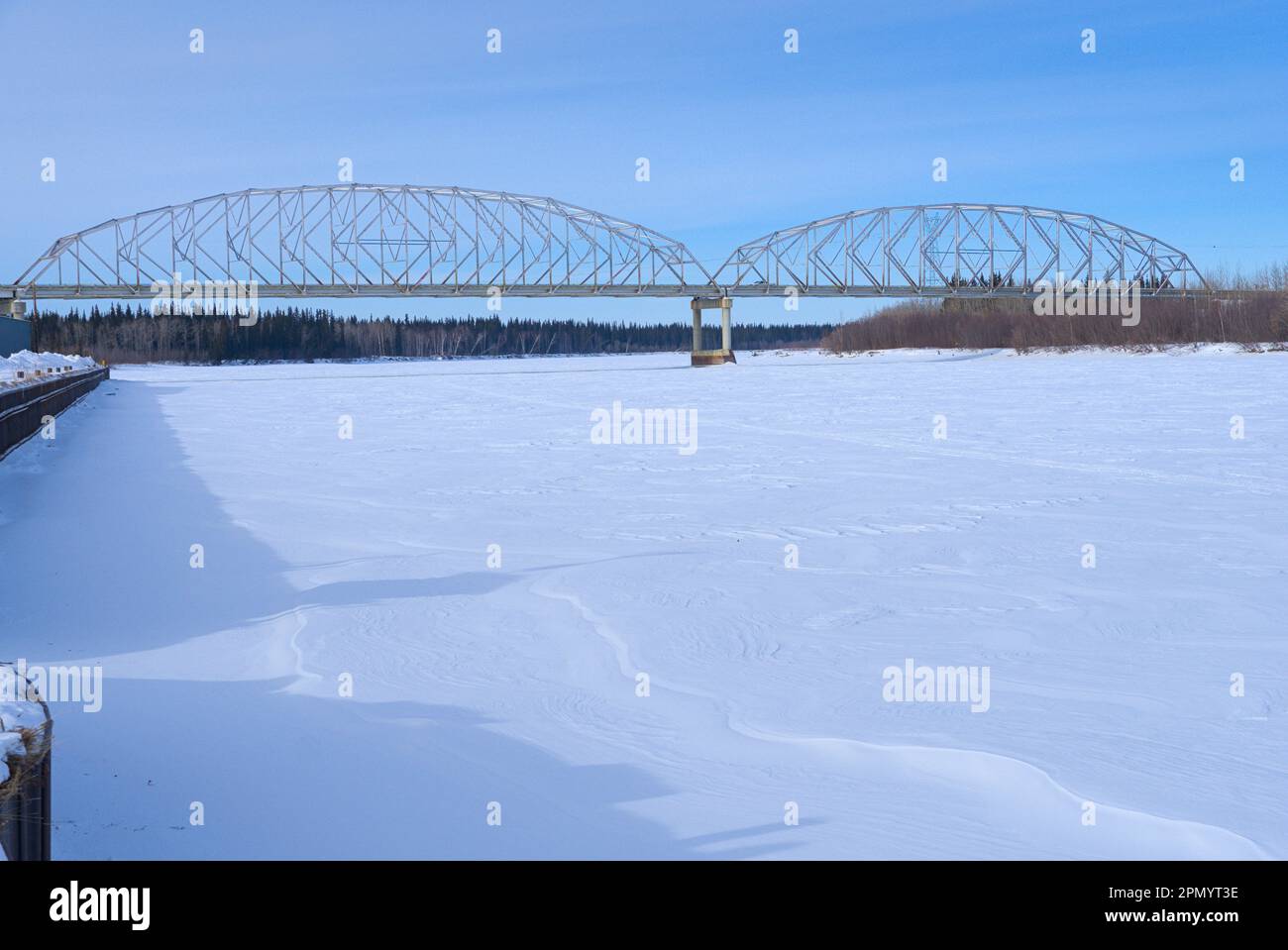 White steel arch bridge hi-res stock photography and images - Alamy