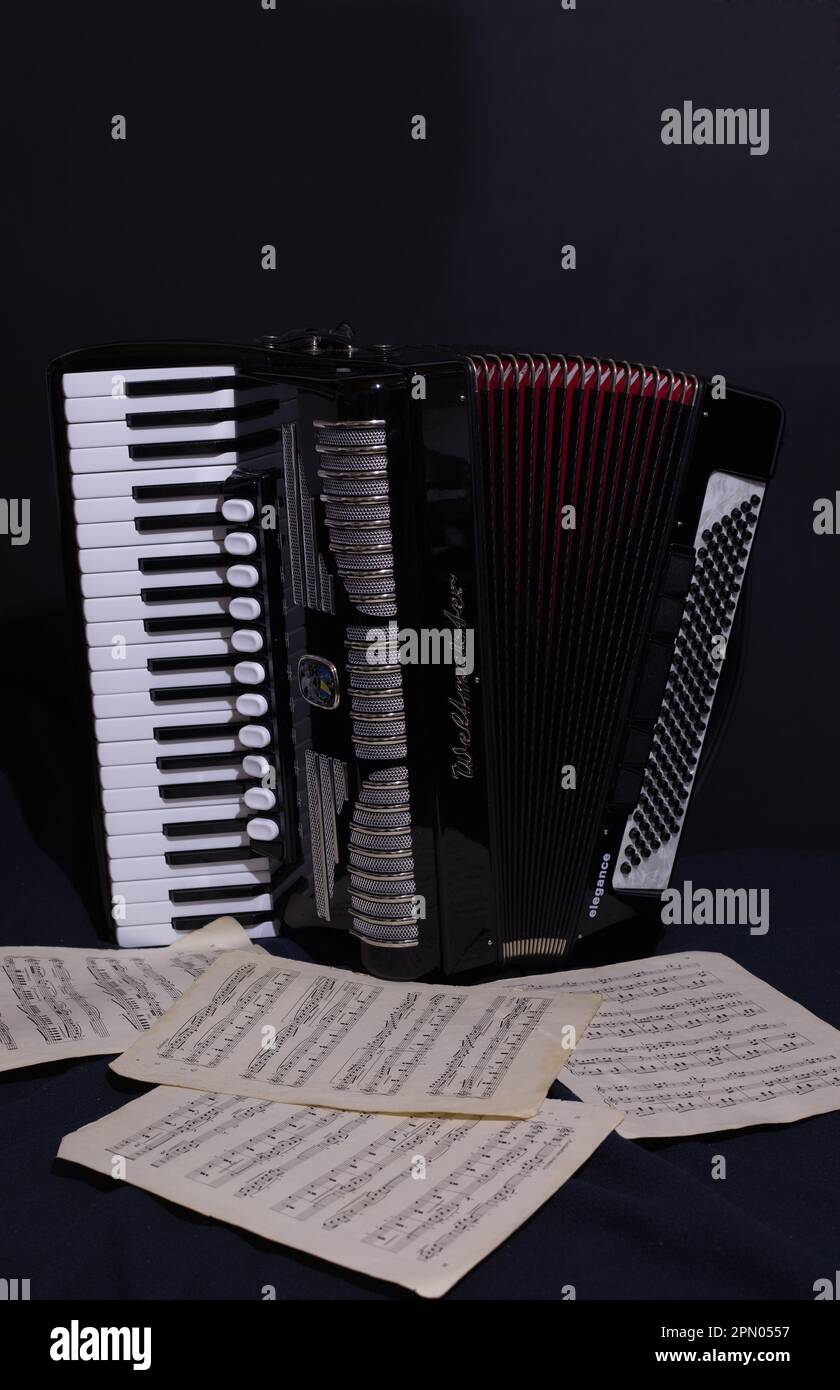 Red musical instrument bellows hires stock photography and images Alamy
