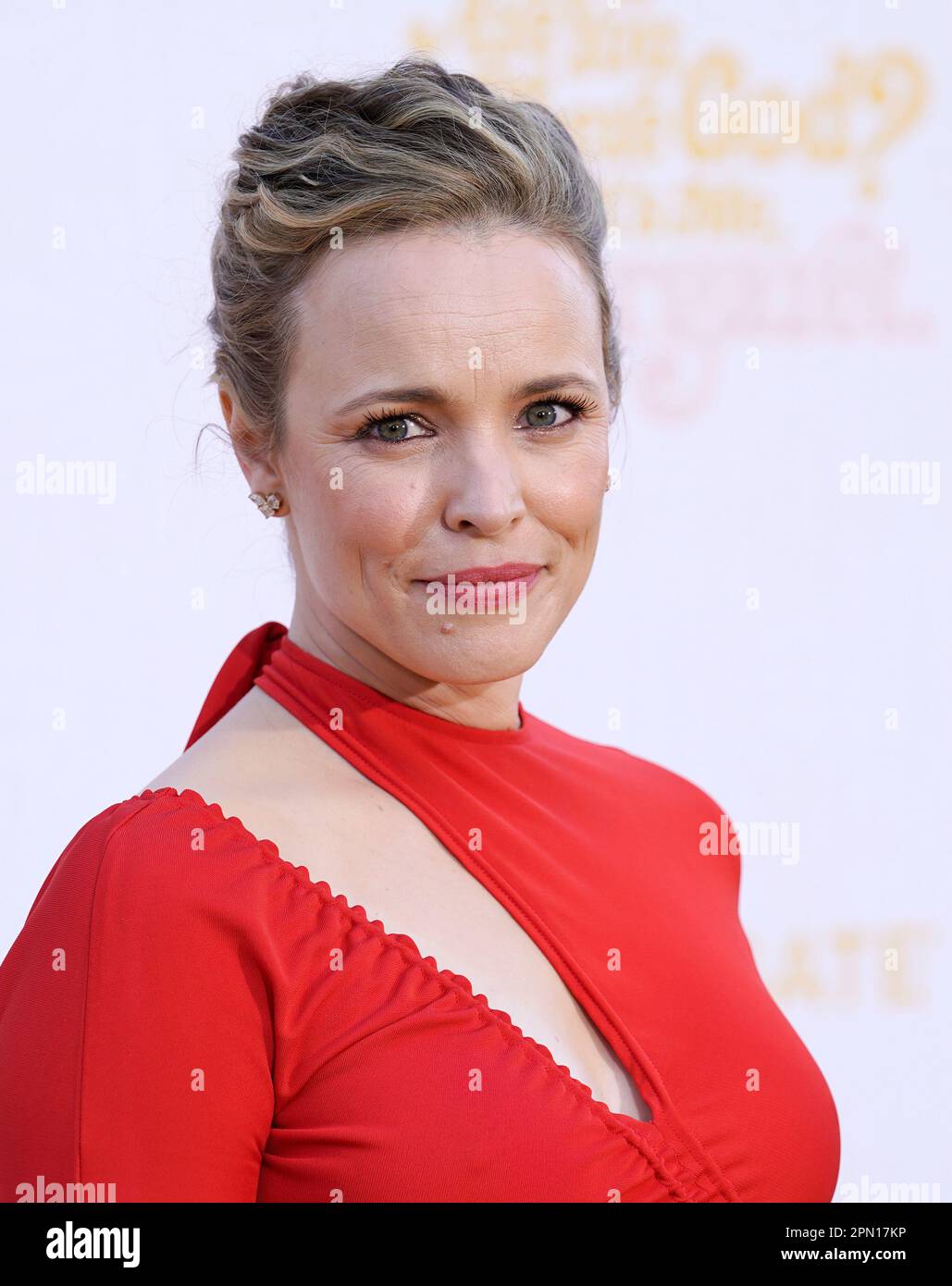 Rachel Mcadams Poses At The Premiere Of The Film Are You There God Its Me Margaret