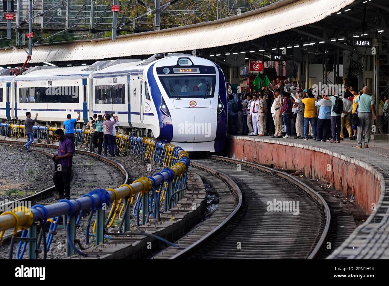 Arvind Kejriwal Sleeping On Railway Station