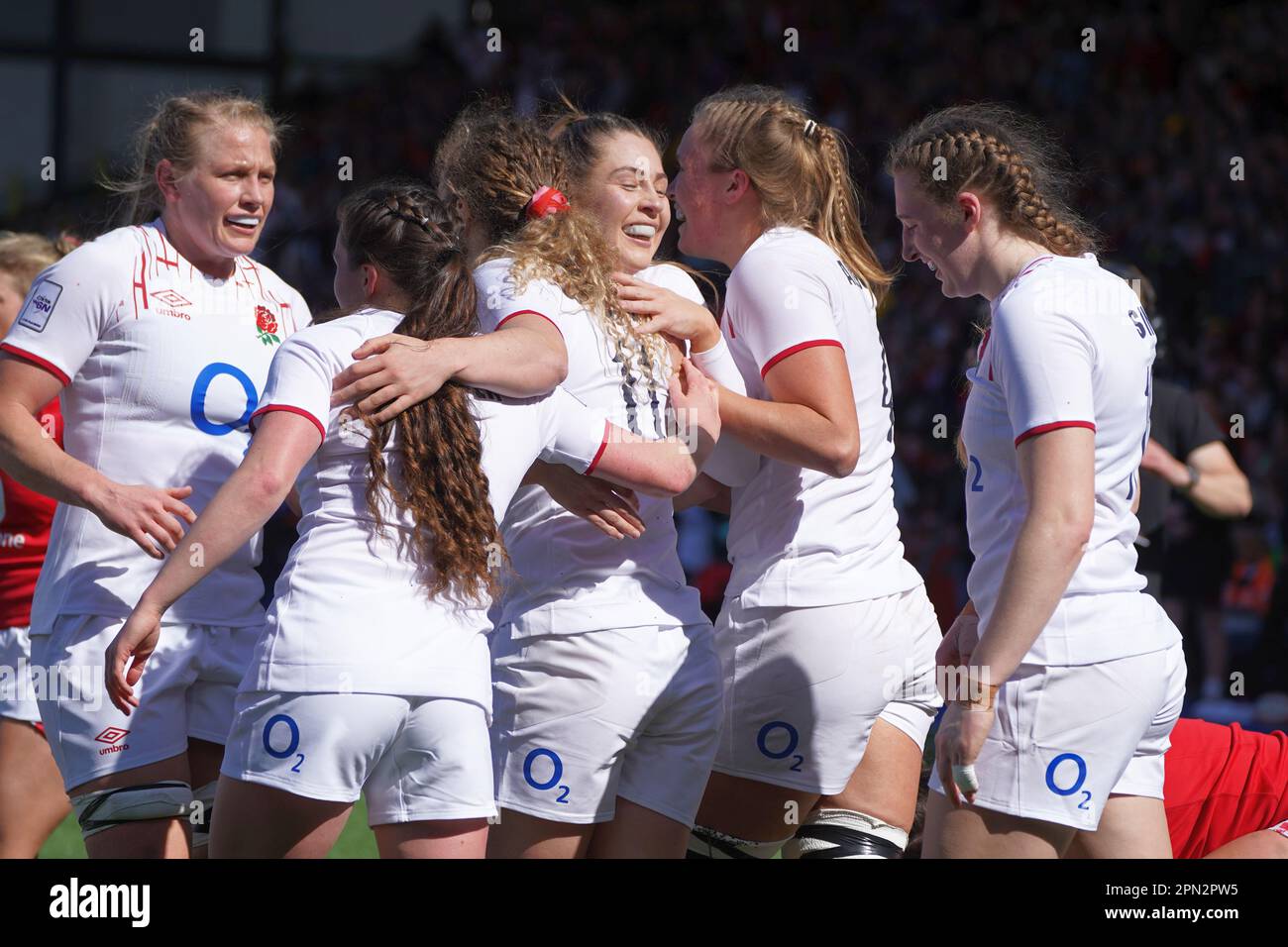 Red Roses celebrate. Wales v England. Women's Six Nations, Cardiff.  Credit Penallta Photographics / Alamy Live Stock Photo