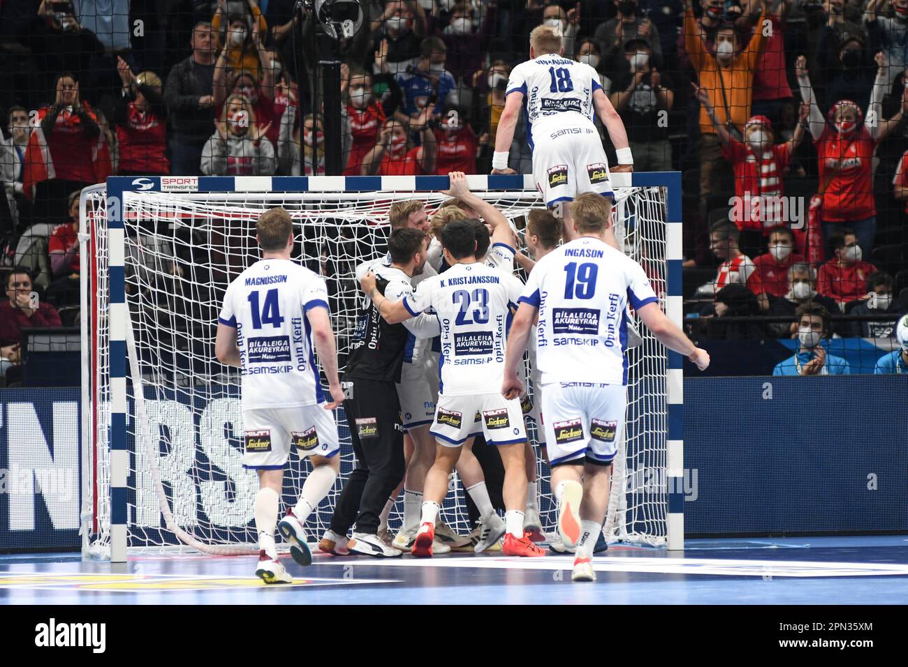 Iceland national team celebrates the win against France. EHF Euro 2022. Main Round Stock Photo