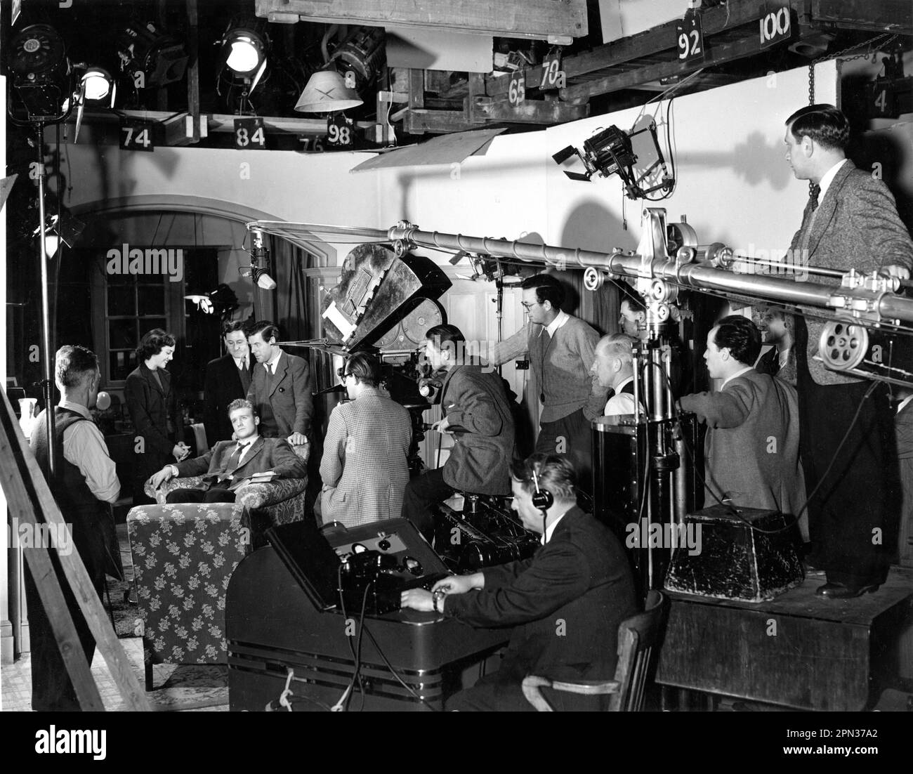 NATASHA PARRY and DONALD HOUSTON with Director CHARLES CRICHTON on set candid with Movie Crew filming a scene for DANCE HALL 1950 director CHARLES CRICHTON original screenplay E.V.H. Emmett Diana Morgan and Alexander Mackendrick cinematographer Douglas Slocombe art direction Norman G. Arnold producer Michael Balcon Ealing Studios / Stock Photo