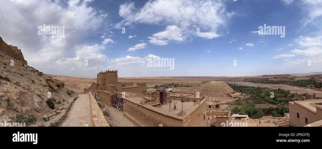 Morocco: the ancient walls and skyline of Ait Benhaddou, historic fortified village along the former caravan route between Sahara and Marrakech Stock Photo