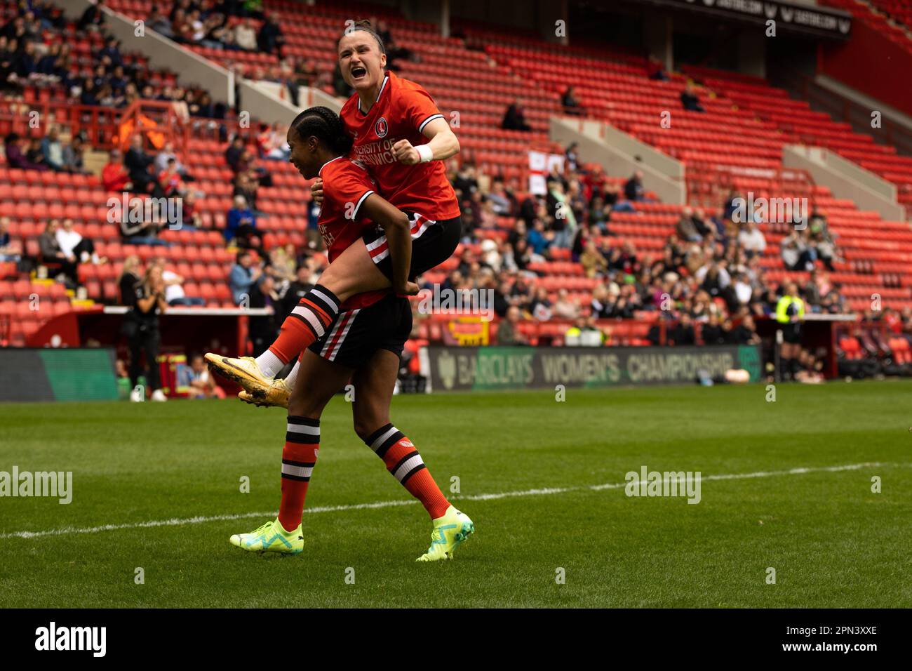 Charlton women celebrating hi-res stock photography and images - Alamy