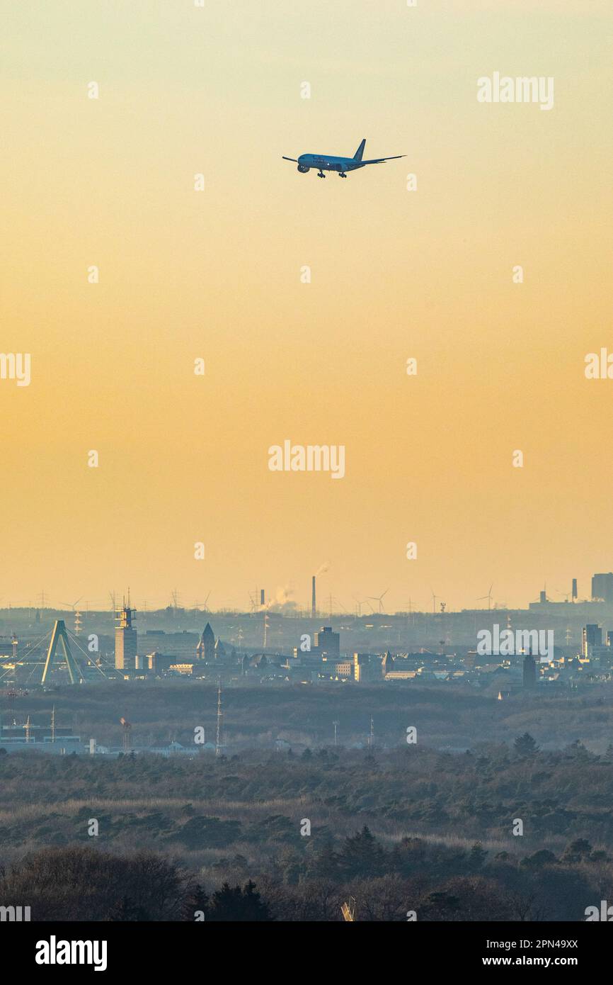 Blick auf die Domstadt Köln aus 20 Kilometer Entfernung. Köln, 13.02.2021 Stock Photo