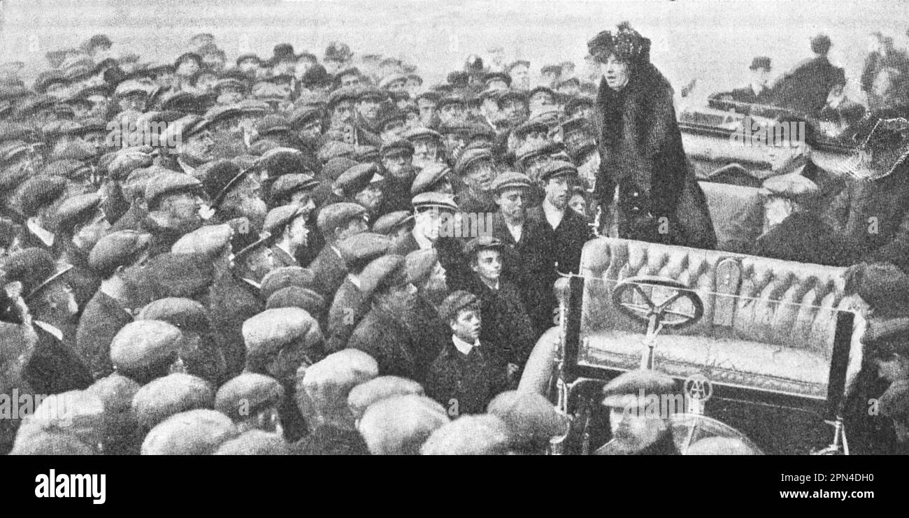Suffragette Clara Lambert gives a speech in defense of women's rights. Photo from 1910. Stock Photo
