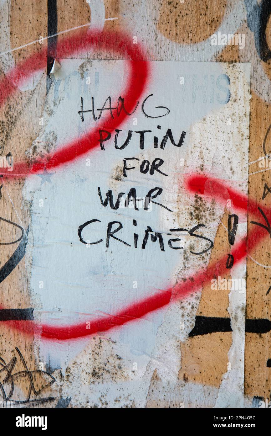 Hang Putin for War Crimes! Hand-written text on wall in Tallinn, Estonia. Stock Photo