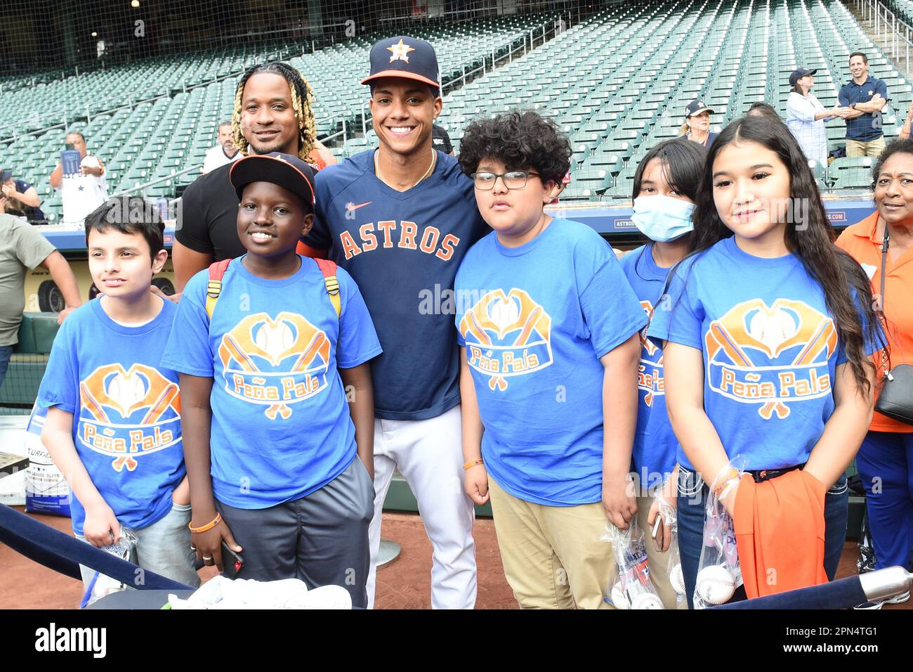 Houston Astros shortstop Jeremy Pena (3) poses with PE„AÕS PALS (L-R Lilia, Benjamin, Ian, Chalice, Dohra) before the MLB game between the Texas Range Stock Photo