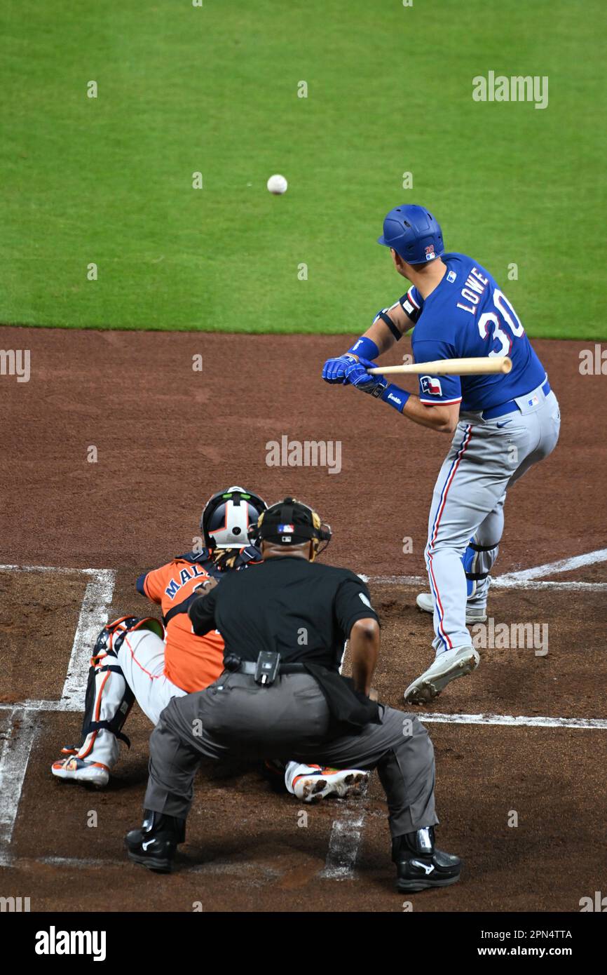 Texas Rangers first baseman Nathaniel Lowe (30) batting in the top of
