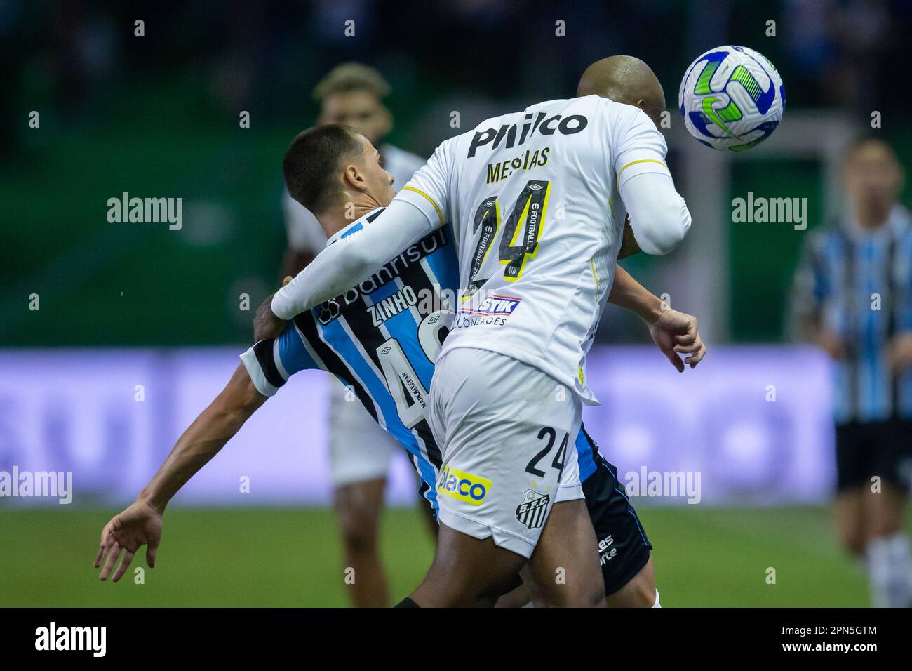 January 20, 2021: Porto Alegre (RS), 20/01/2021 - FUTEBOL/CAMPEONATO  BRASILEIRO/GREMIO/ATLETICO-MG - Rever, do Atletico Mineiro, domina a bola  sob pressao de Victor Ferraz em partida valida pela 31Ã‚Âª rodada do  Campeonato Brasileiro