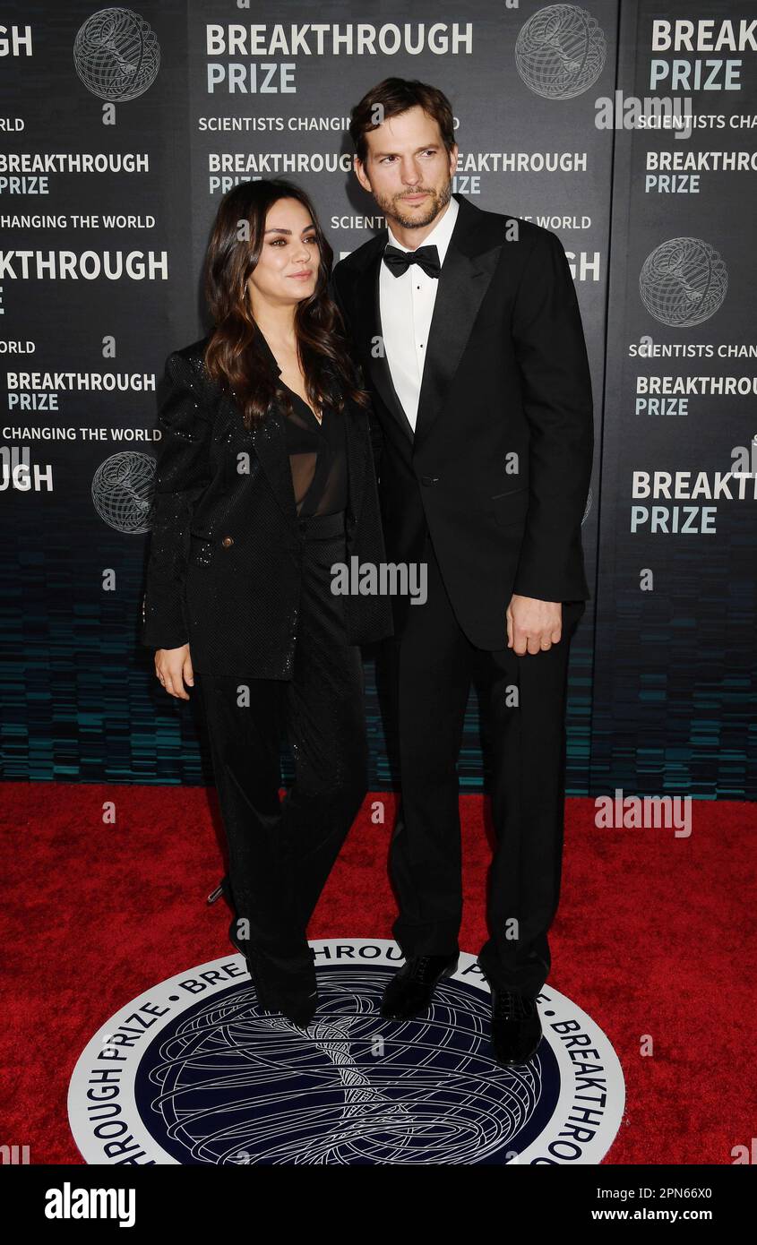 LOS ANGELES, CALIFORNIA - APRIL 15: (L-R) Mila Kunis and Ashton Kutcher attend the Ninth Breakthrough Prize Ceremony at Academy Museum of Motion Pictu Stock Photo