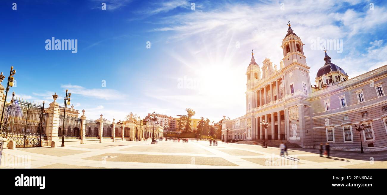 Catedral de santa maria plaza hi-res stock photography and images - Alamy