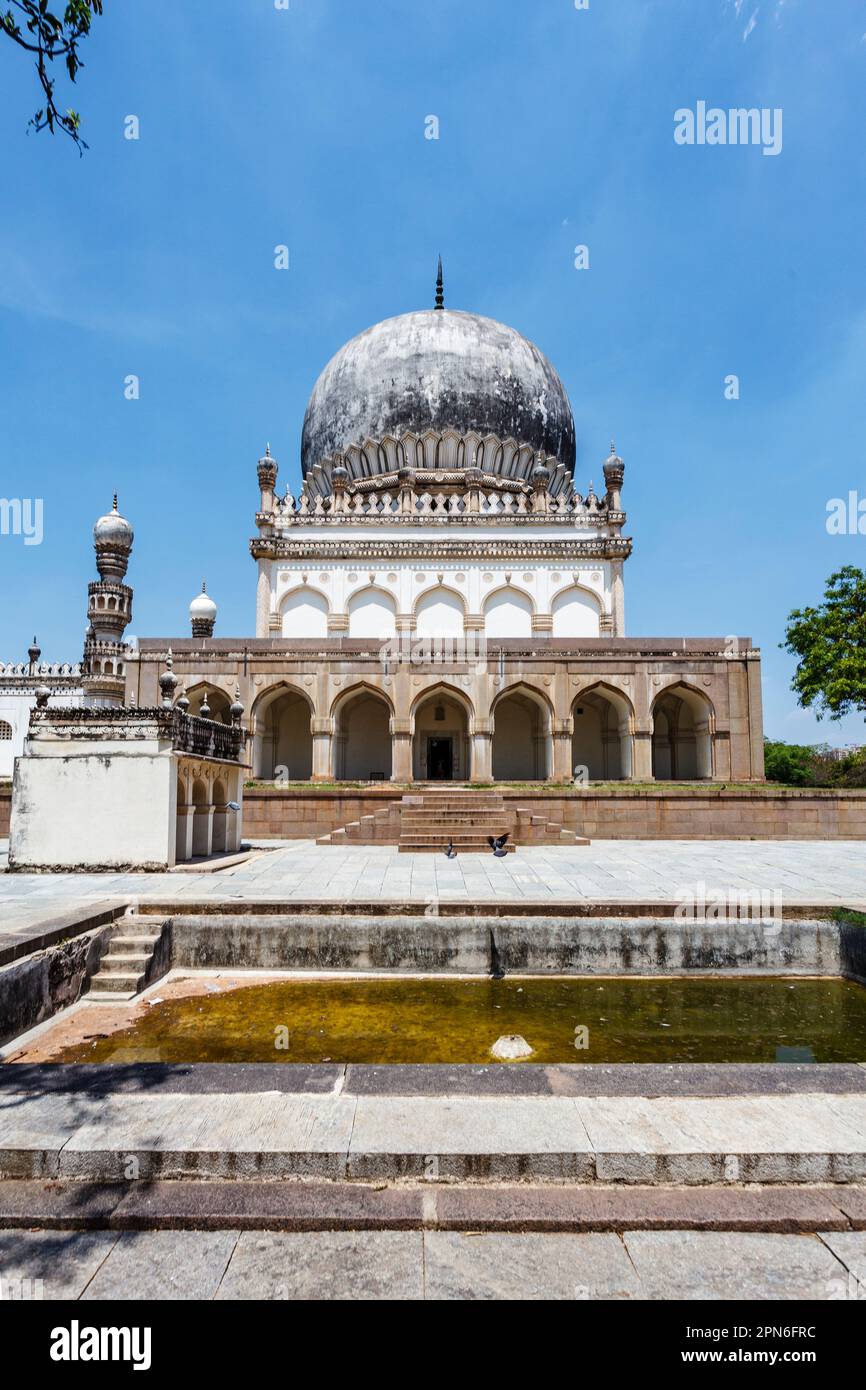 Qutb shahi tombs hi-res stock photography and images - Alamy