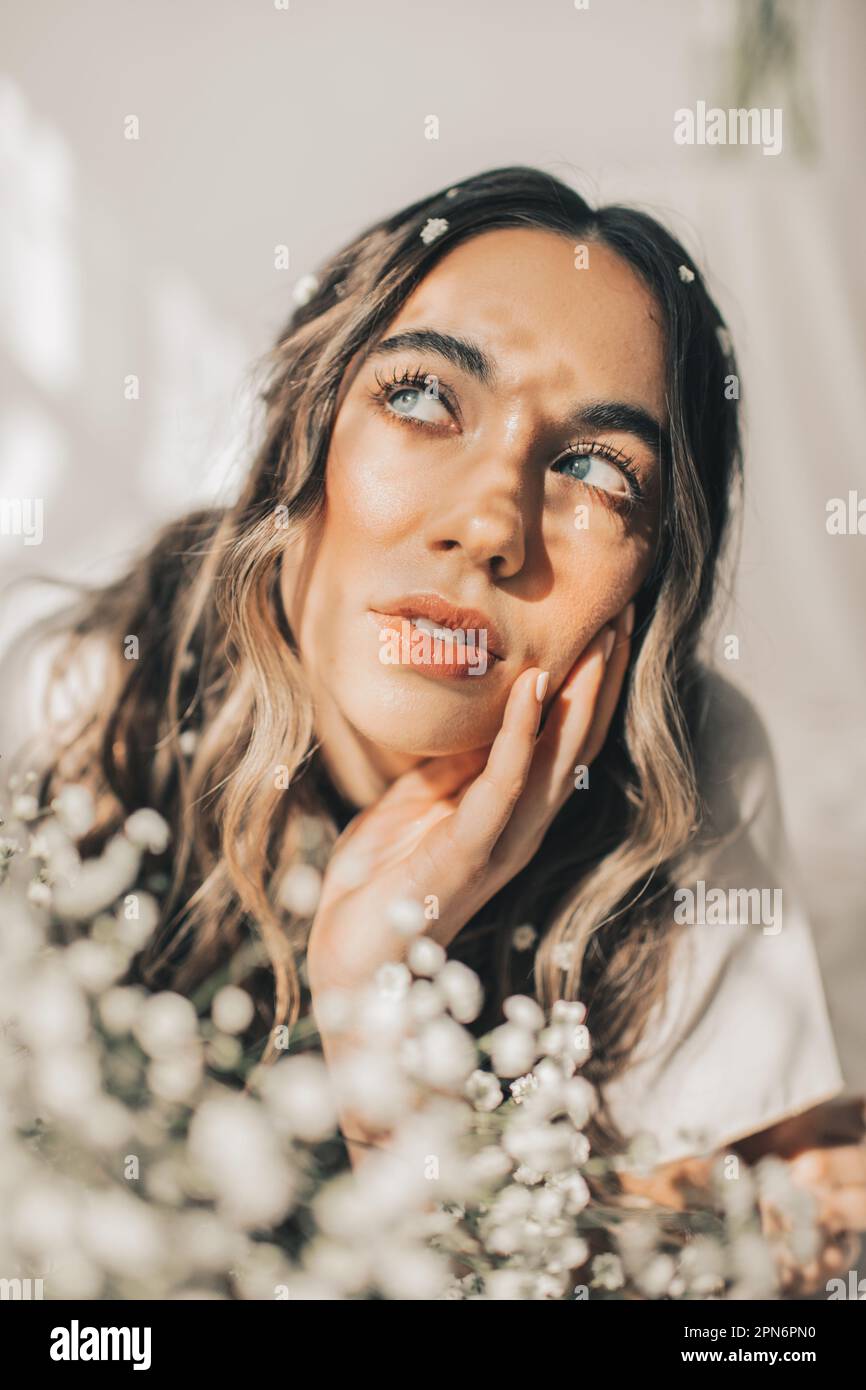 Young woman creative thinking hi-res stock photography and images - Alamy