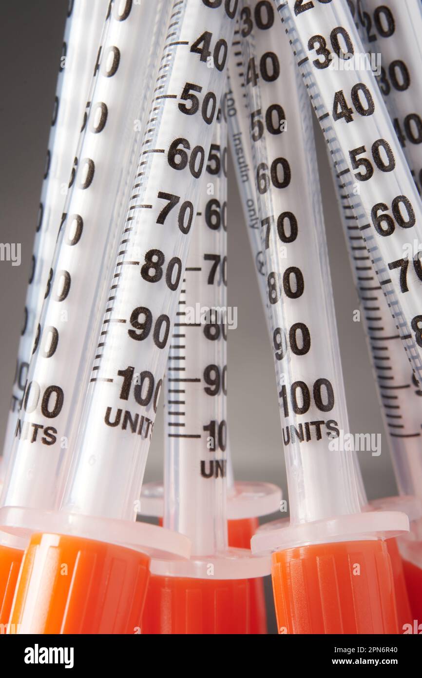 Clustered single use insulin syringes Stock Photo Alamy