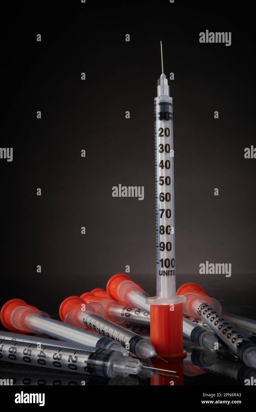 Clustered single use insulin syringes Stock Photo Alamy