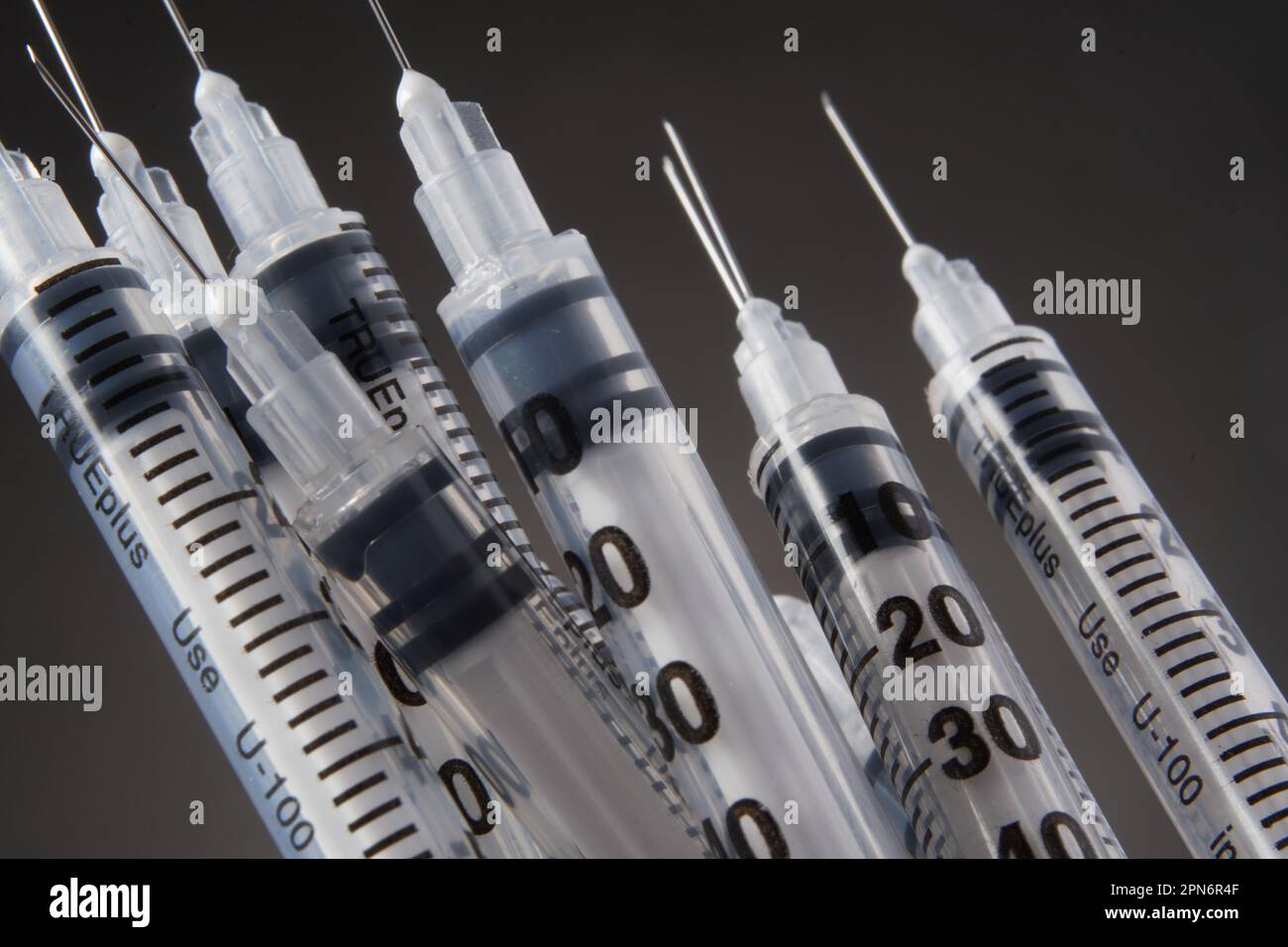 Clustered single use insulin syringes Stock Photo Alamy