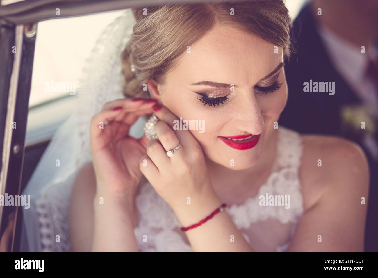 Portrait bride up hairstyle hi-res stock photography and images - Alamy