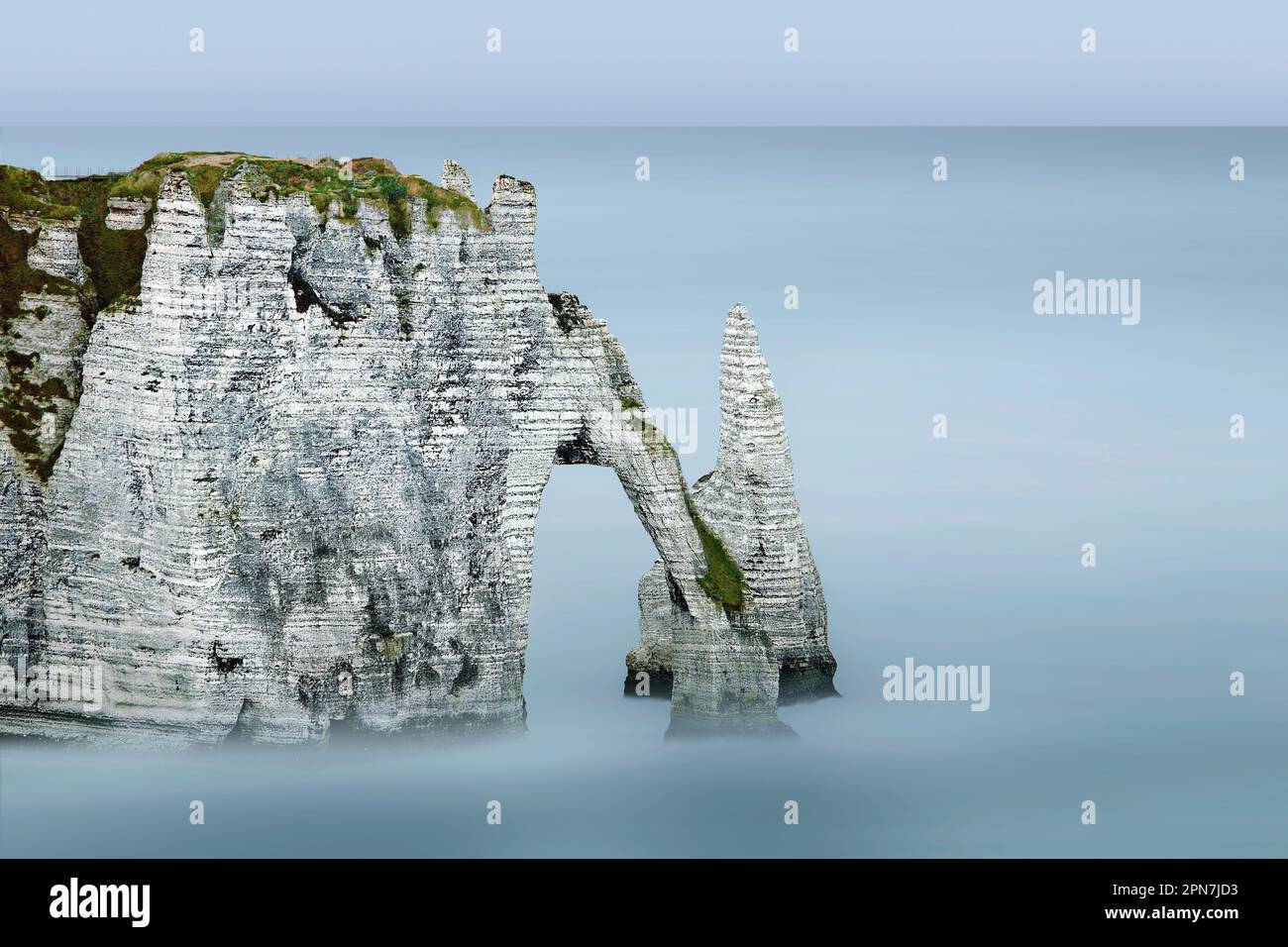 Etretat france porte d’aval arch hi-res stock photography and images ...