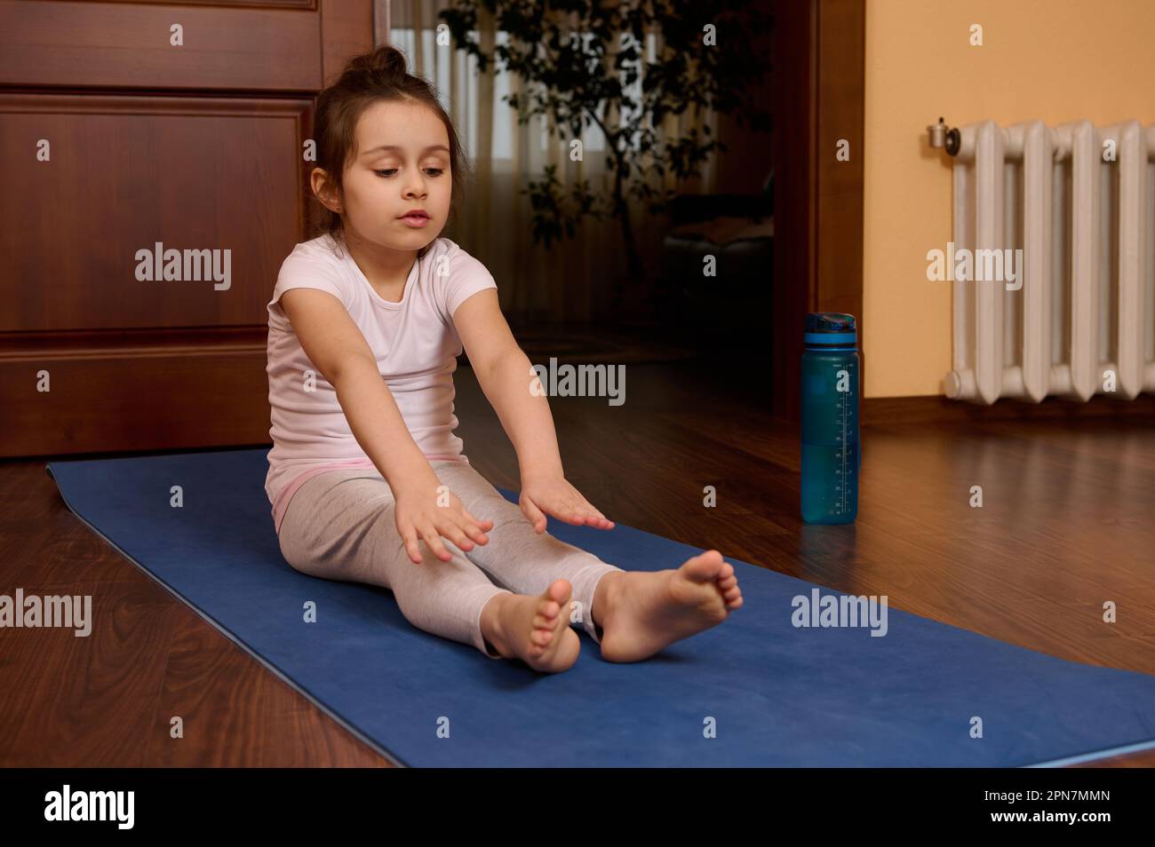 fille de 6 ans Photo Stock - Alamy