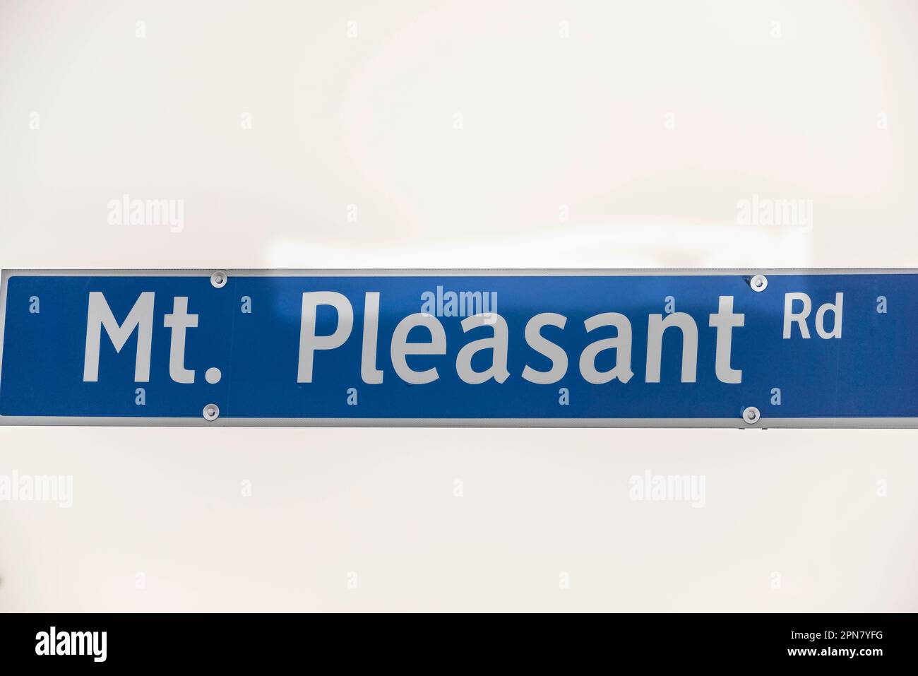 the Mount Pleasant Road street sign Stock Photo Alamy