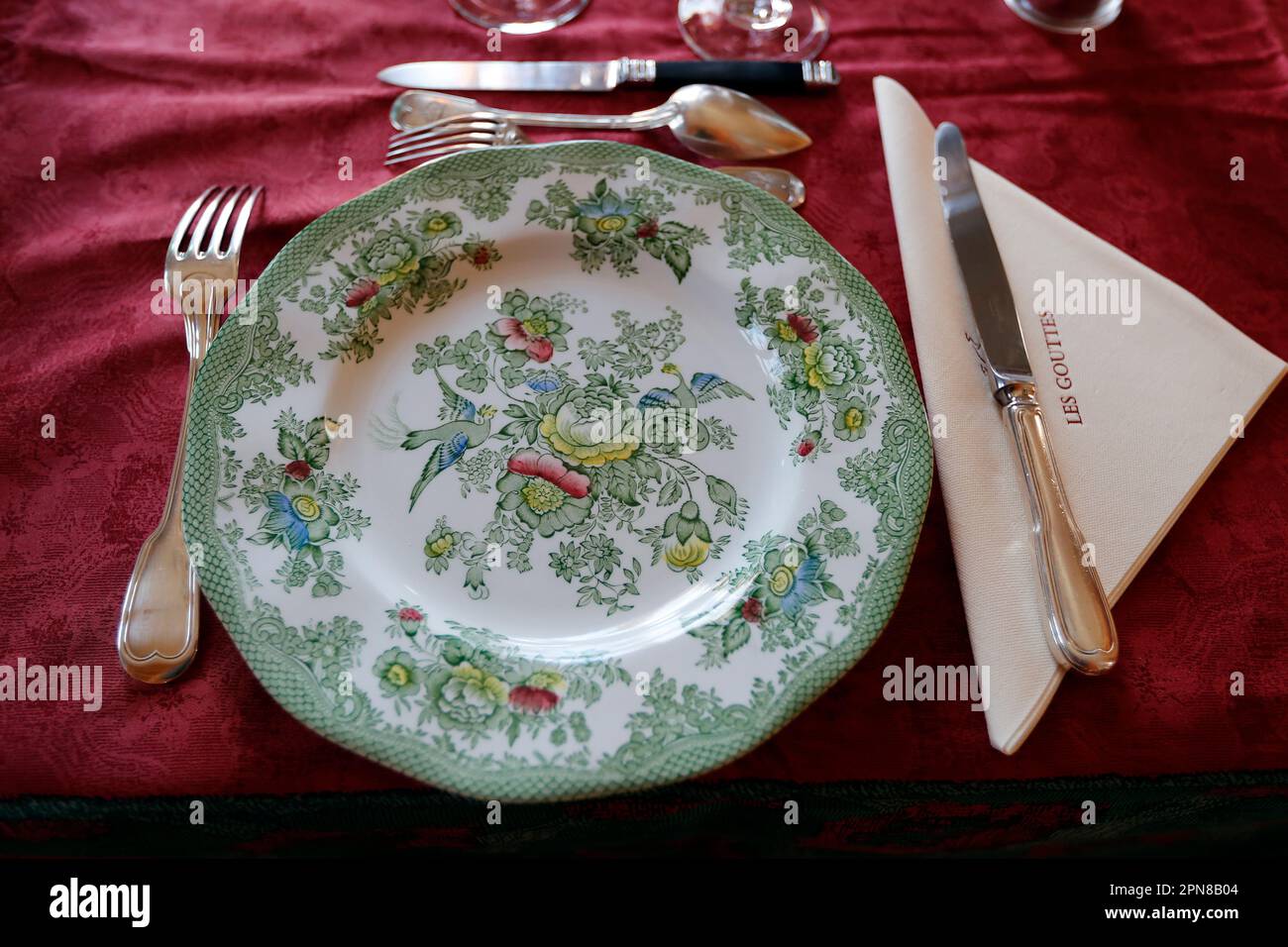 Single place table setting, knife fork plate. Burgundy. France Stock