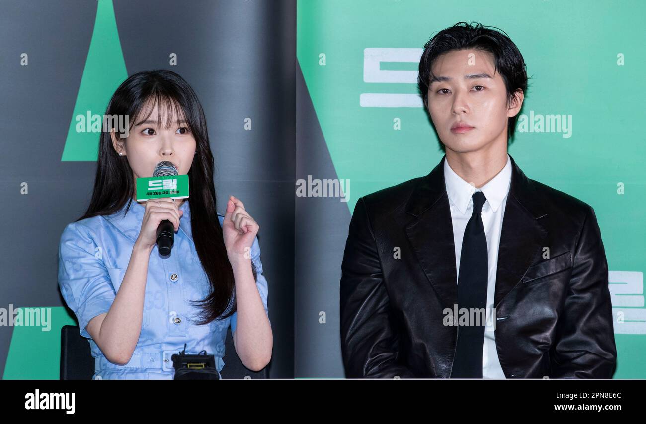Singer and actor Lee Joon of South Korean boy group MBLAQ, center, poses as  he arrives for an VIP screening event of the new movie \, image size:1300x854