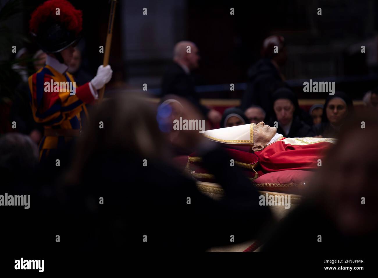 The body of Pope Emeritus Benedict XVI lays in state at St. Peter's ...