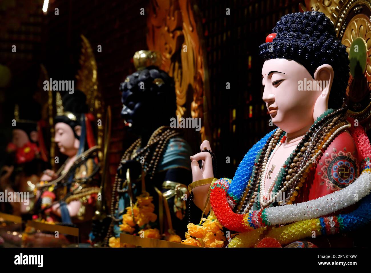 Buddhist temple. Buddhist statues. Singapore Stock Photo Alamy