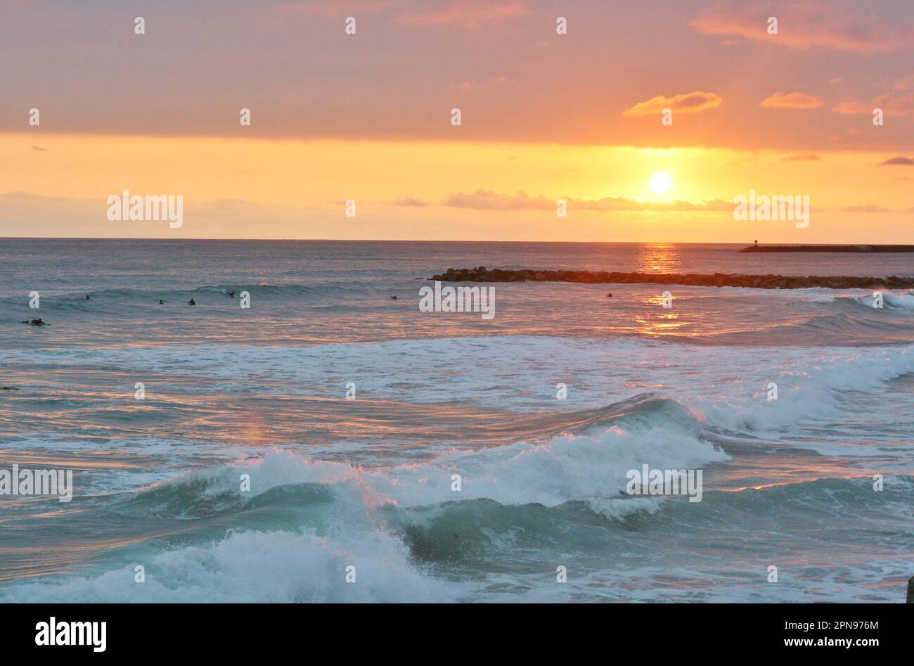 Beautiful waves hi-res stock photography and images - Alamy