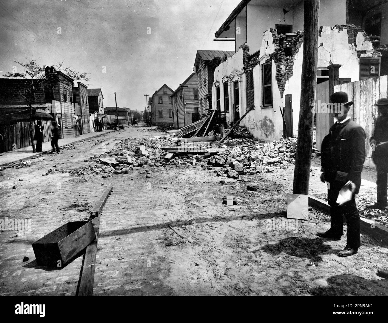 Fissure and a wrecked brick house on Tradd Street, Charleston, South Carolina. Charleston Earthquake of August 31, 1886 Stock Photo