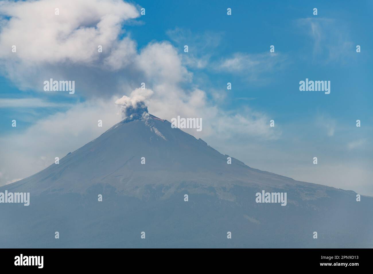 Popocatepetl Volcano explosive eruption, Puebla state, Mexico Stock