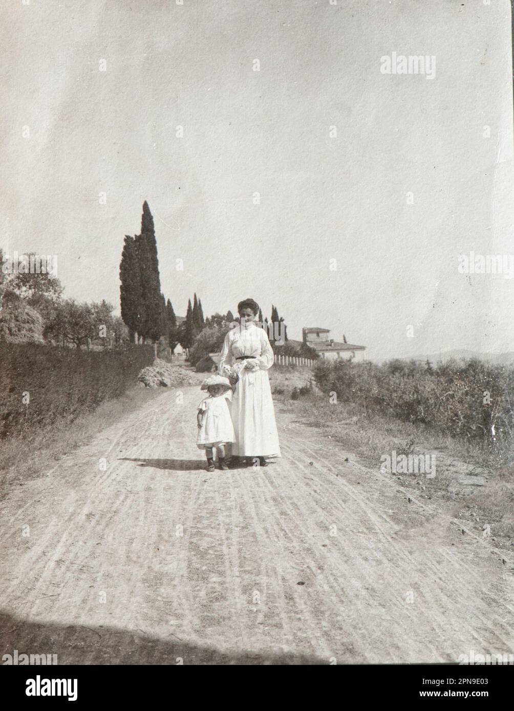 A nanny and her kid pose for a picture somewhere along the Ligurian coast in Italy back in 1907. Stock Photo