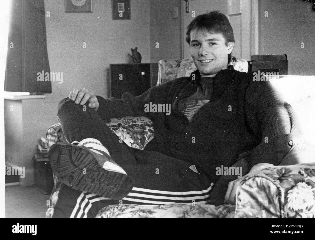 ATHLETE ROGER BLACK AT HIS HOME IN LEE ON THE SOLENT, HAMPSHIRE, 1985 PIC MIKE WALKER, 1985