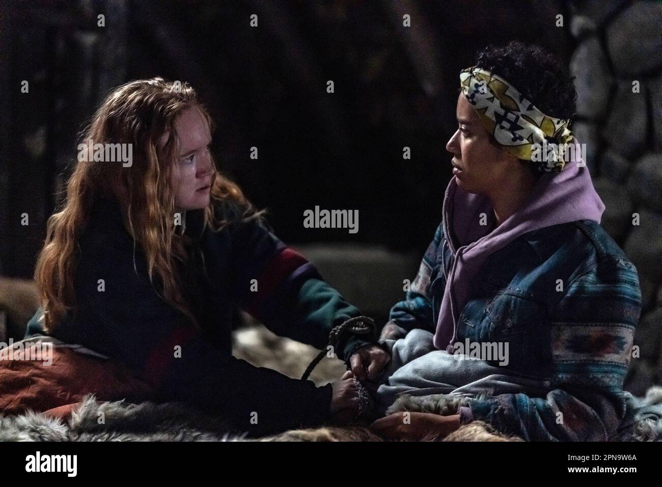 YELLOWJACKETS, from left Liv Hewson, Jasmin Savoy Brown, 'Digestif