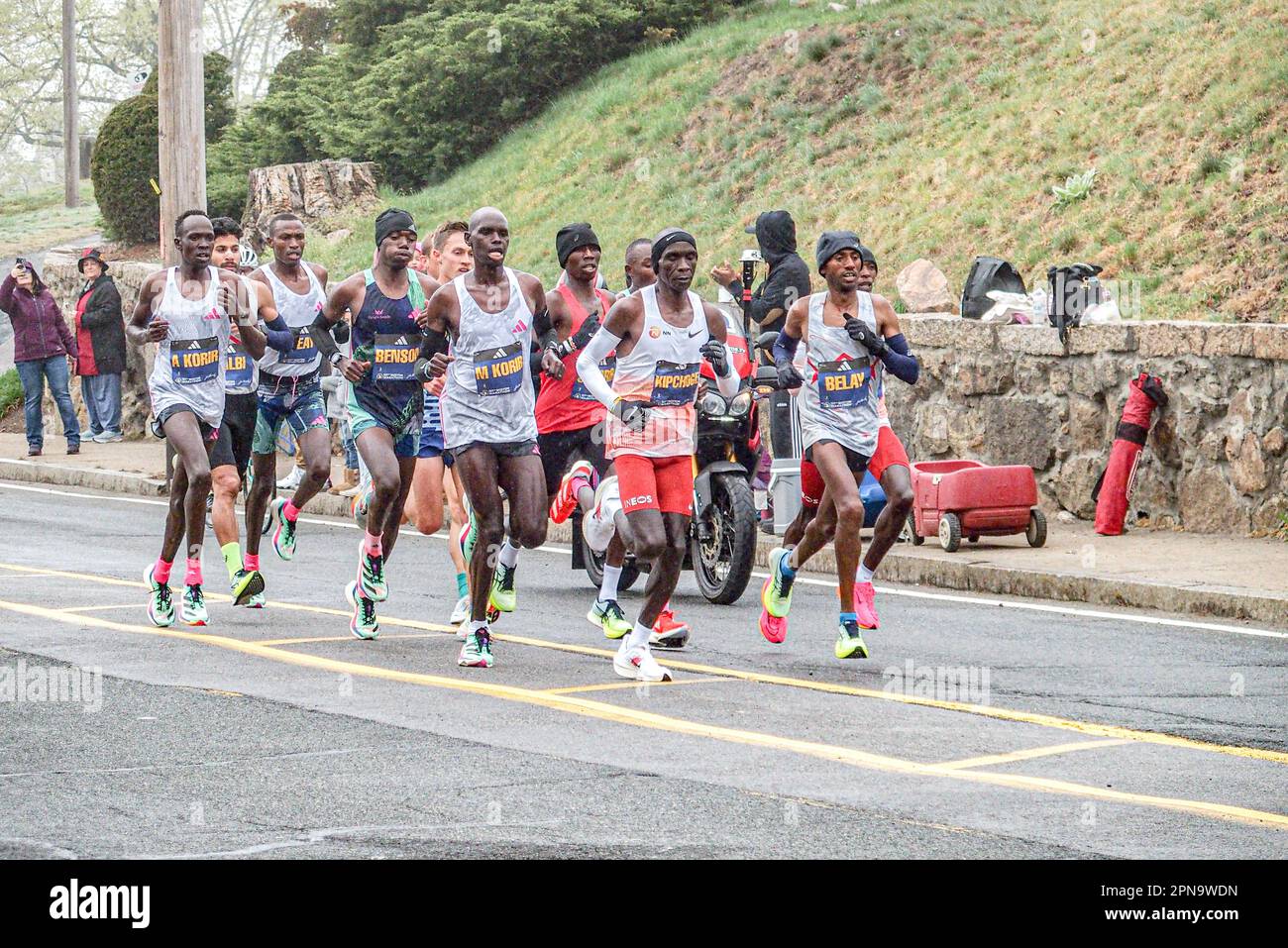 Boston, Massachusetts, USA. 17th Apr, 2023. The elite male division of the Boston Marathon pass through the 4th mile mark in Ashland, Massachussetts. World record holder ELUID KIPCHOGE leads the pack only to win in 6th place and falling behind 1st place EVANS CHEBET at the Newton Hills section of the race. BENSON KIPRUTO, (3rd from left in black hat) finished in 3rd. (Credit Image: © Bianca Otero/ZUMA Press Wire) EDITORIAL USAGE ONLY! Not for Commercial USAGE! Credit: ZUMA Press, Inc./Alamy Live News Stock Photo