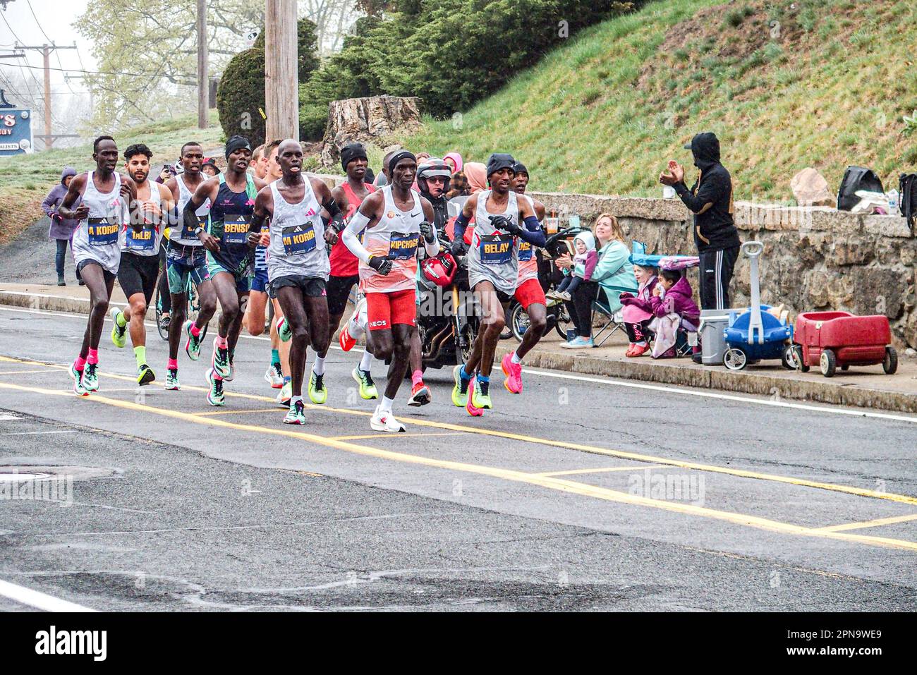 Boston, Massachusetts, USA. 17th Apr, 2023. The elite male division of the Boston Marathon pass through the 4th mile mark in Ashland, Massachussetts. World record holder ELUID KIPCHOGE leads the pack only to win in 6th place and falling behind 1st place EVANS CHEBET at the Newton Hills section of the race. (Credit Image: © Bianca Otero/ZUMA Press Wire) EDITORIAL USAGE ONLY! Not for Commercial USAGE! Credit: ZUMA Press, Inc./Alamy Live News Stock Photo