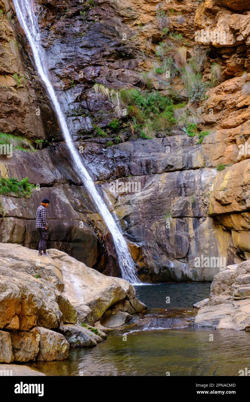 meiringspoort-waterfall-swartberg-mountains-western-cape-south