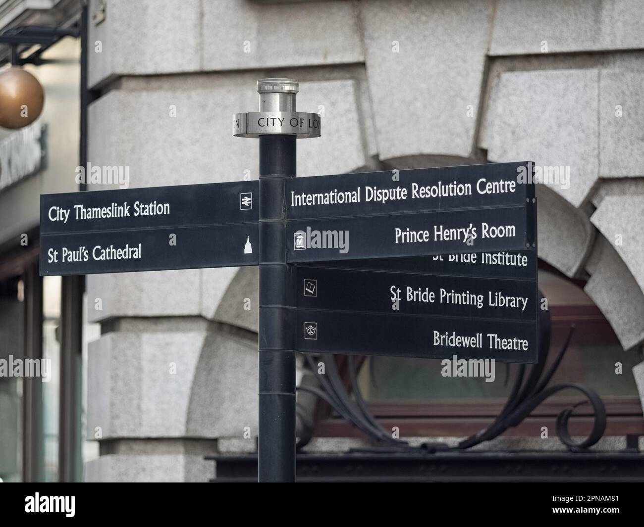 London Signpost LONDON, UK - NOVEMBER 01, 2017: Tourist information signpost with ...