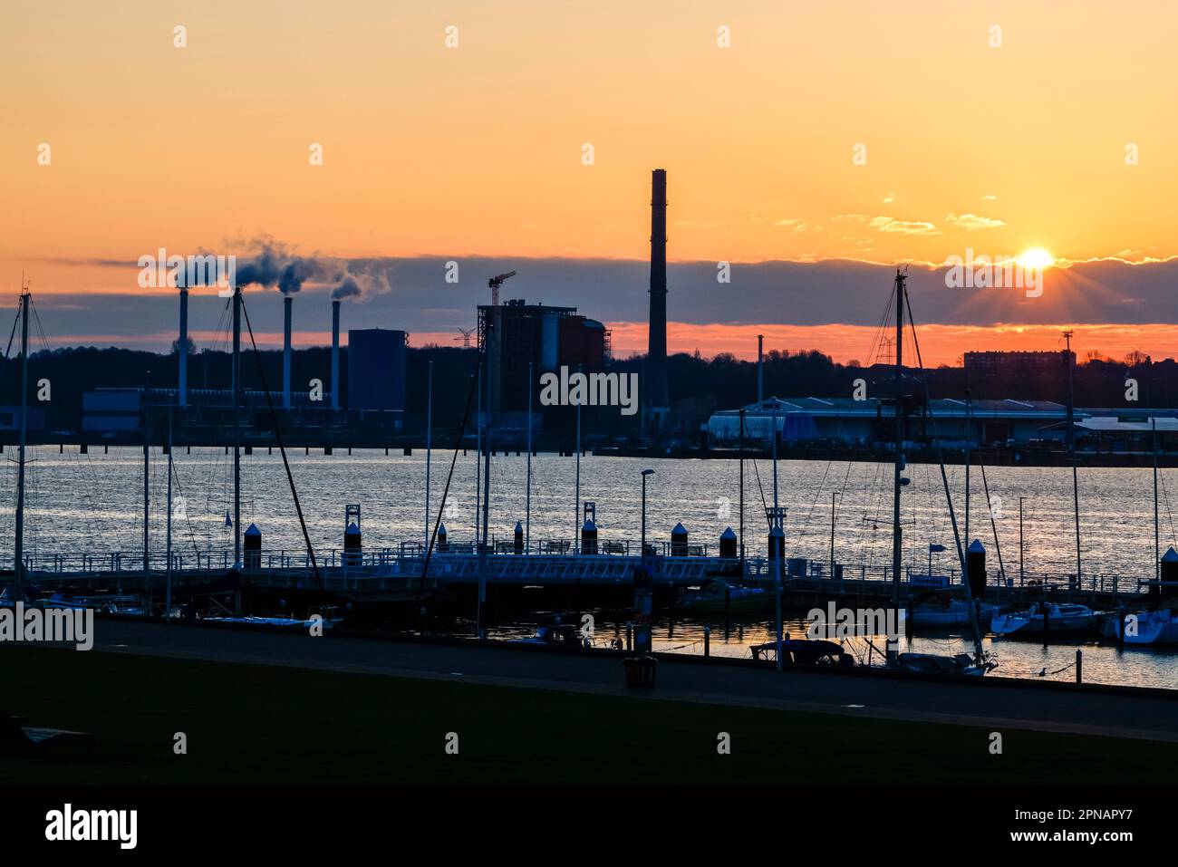 Kiel, Germany. 18th Apr, 2023. The Kiel coastal power plant is in