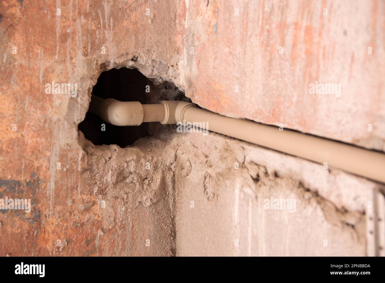 Polypropylene pipes in the wall of the bathroom when moving the heated