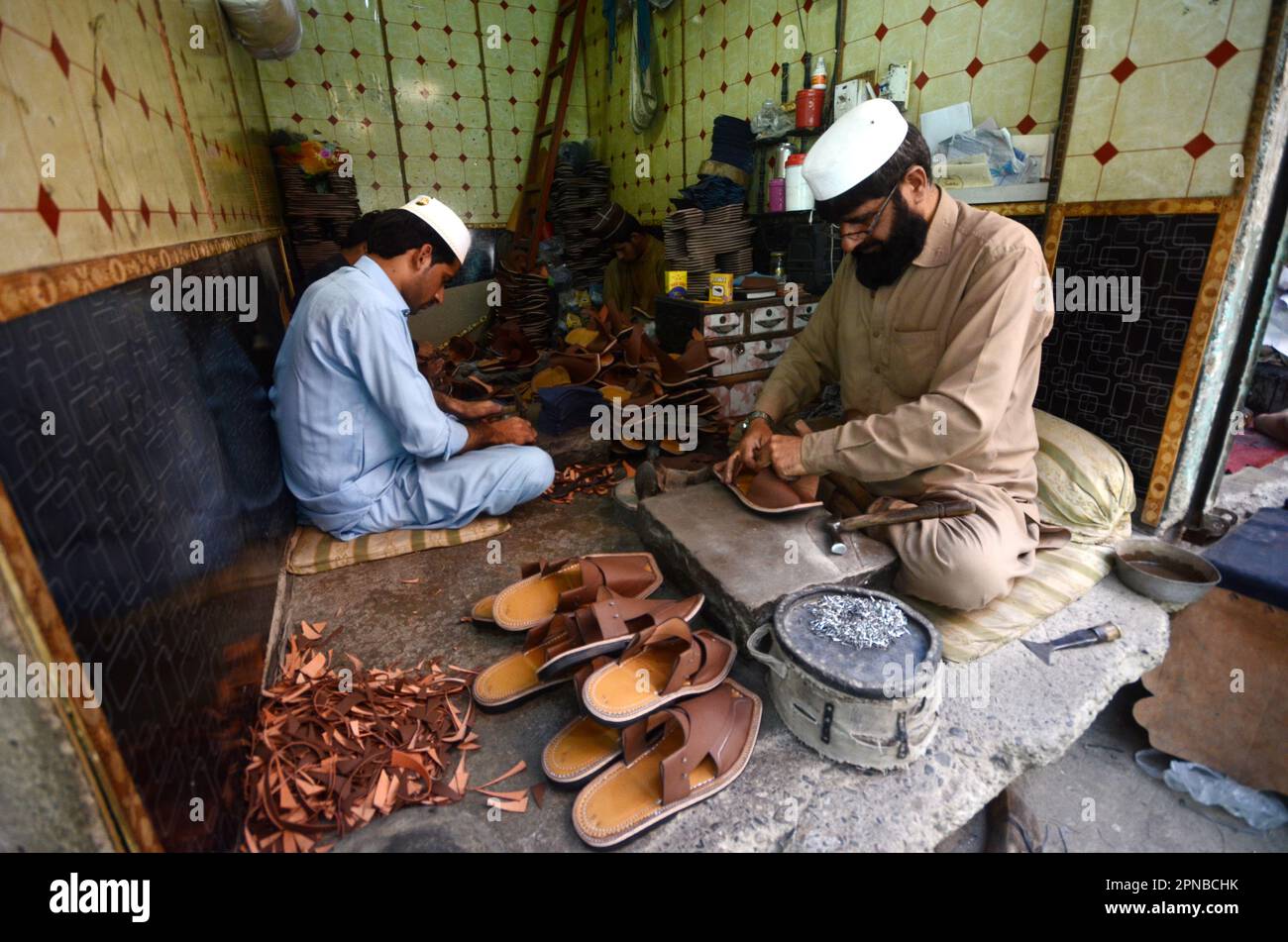 Louboutin hot sale peshawari chappal