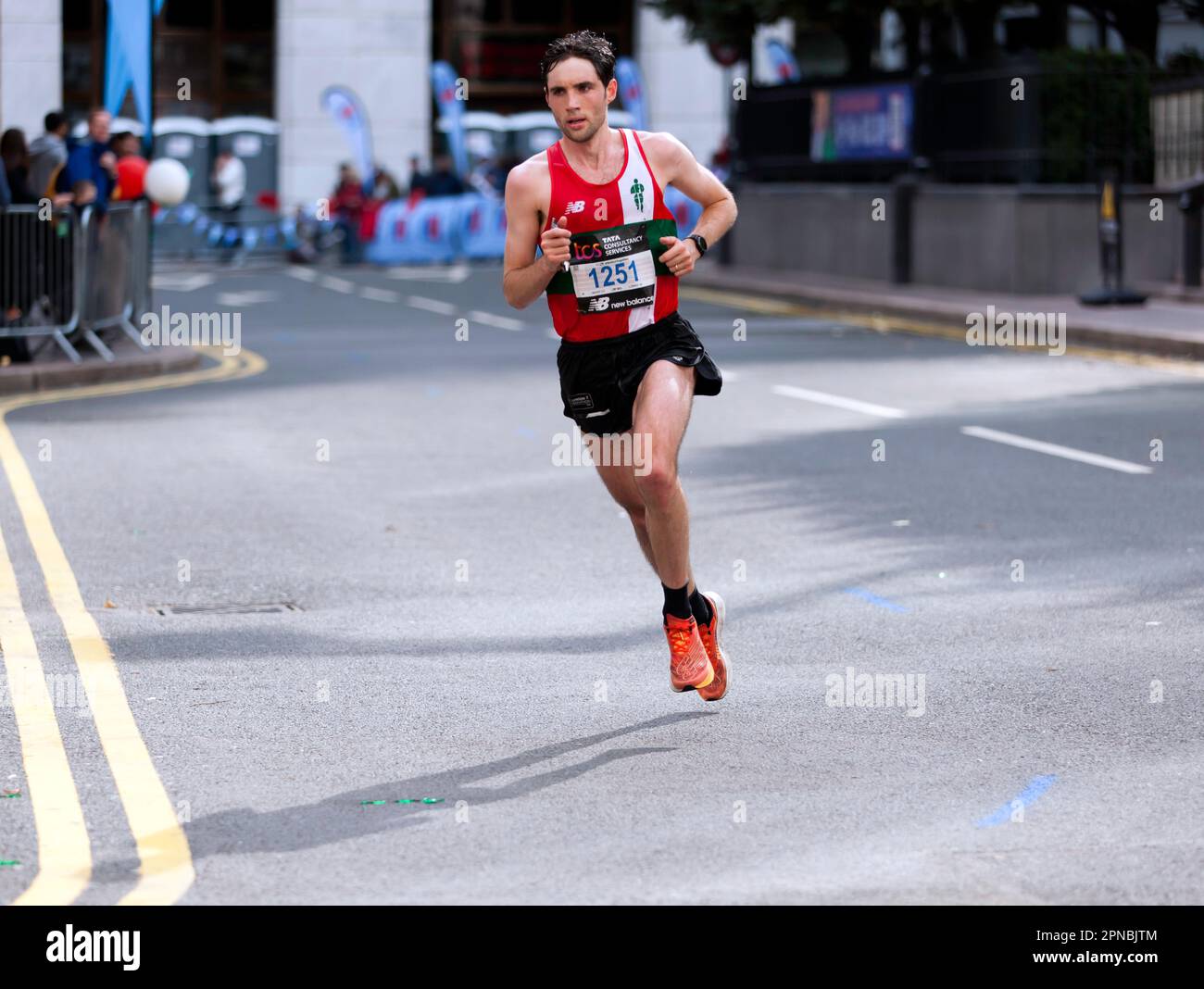 Joe Morwood, passing through Cabot Square on his way to finish 3rd in his 18-39 category,  in the 2022 London Marathon, in a time of 02:20:33 Stock Photo