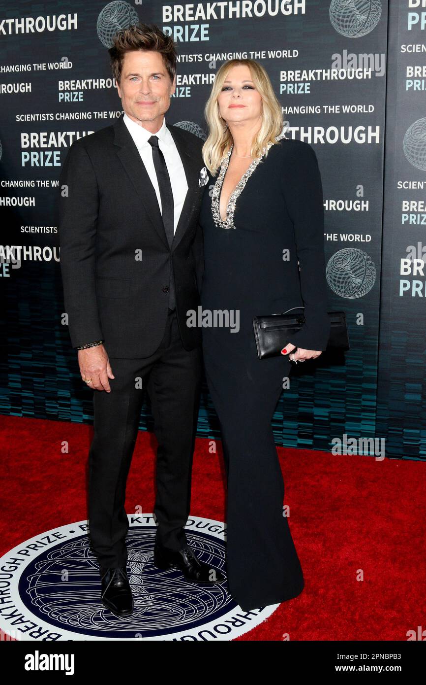 April 15, 2023, Los Angeles, CA, USA: LOS ANGELES - APR 15: Rob Lowe, Sheryl Berkoff at the 9th Breakthrough Prize Ceremony Arrivals at the Academy Museum of Motion Pictures on April 15, 2023 in Los Angeles, CA (Credit Image: © Kay Blake/ZUMA Press Wire) EDITORIAL USAGE ONLY! Not for Commercial USAGE! Stock Photo