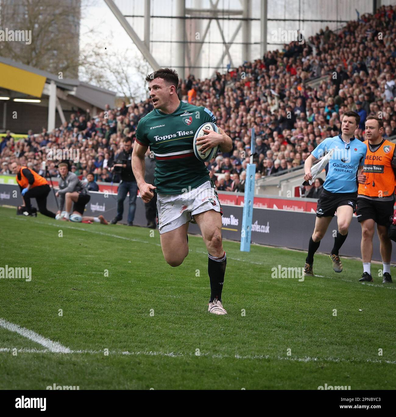 16.04.2023   Leicester, England. Rugby Union.                   Tigers Matt Scott runs in for a try during the Gallagher Premiership match played between Leicester Tigers and Exeter Chiefs at the Mattioli Woods Welford Road Stadium, Leicester.  © Phil Hutchinson Stock Photo