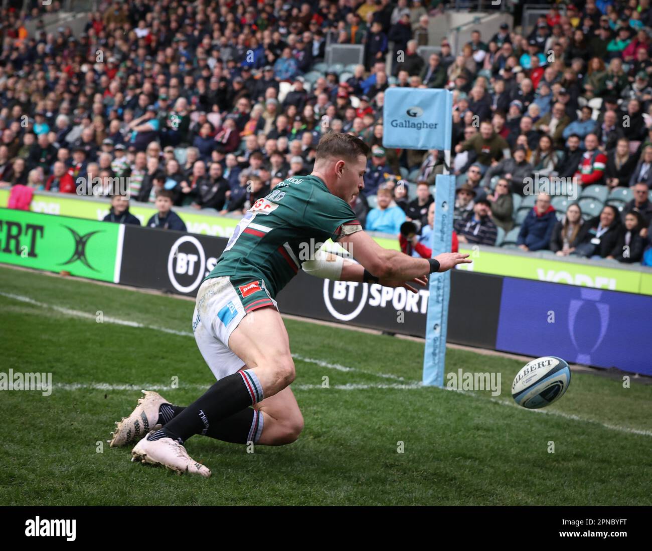 16.04.2023   Leicester, England. Rugby Union.                   Tigers Freddie Steward just fails to score in the cameraman corner during the Gallagher Premiership match played between Leicester Tigers and Exeter Chiefs at the Mattioli Woods Welford Road Stadium, Leicester.  © Phil Hutchinson Stock Photo
