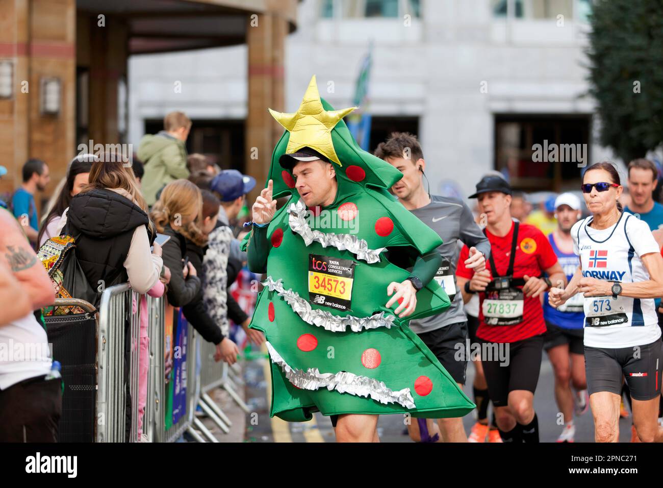 Paul  Marshall (GBR), dressed as a Christmas Tree, passes through Cabot Square,  during  the 2022 London Marathon Stock Photo