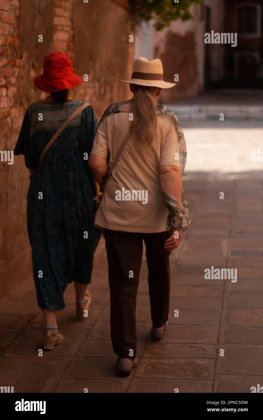 Women on old street hi-res stock photography and images - Alamy
