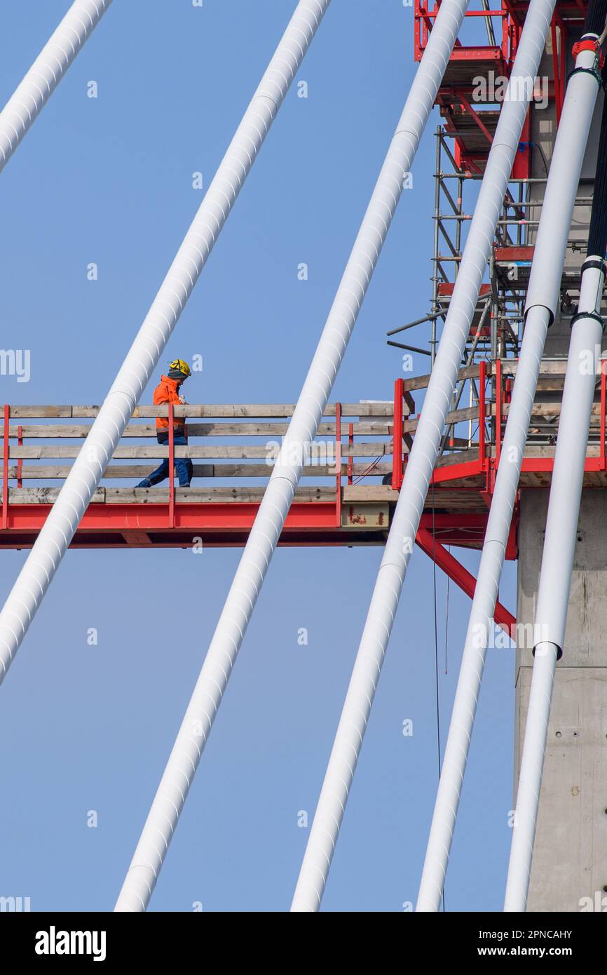 Magdeburg, Germany. 18th Apr, 2023. A worker walks from pylon to pylon